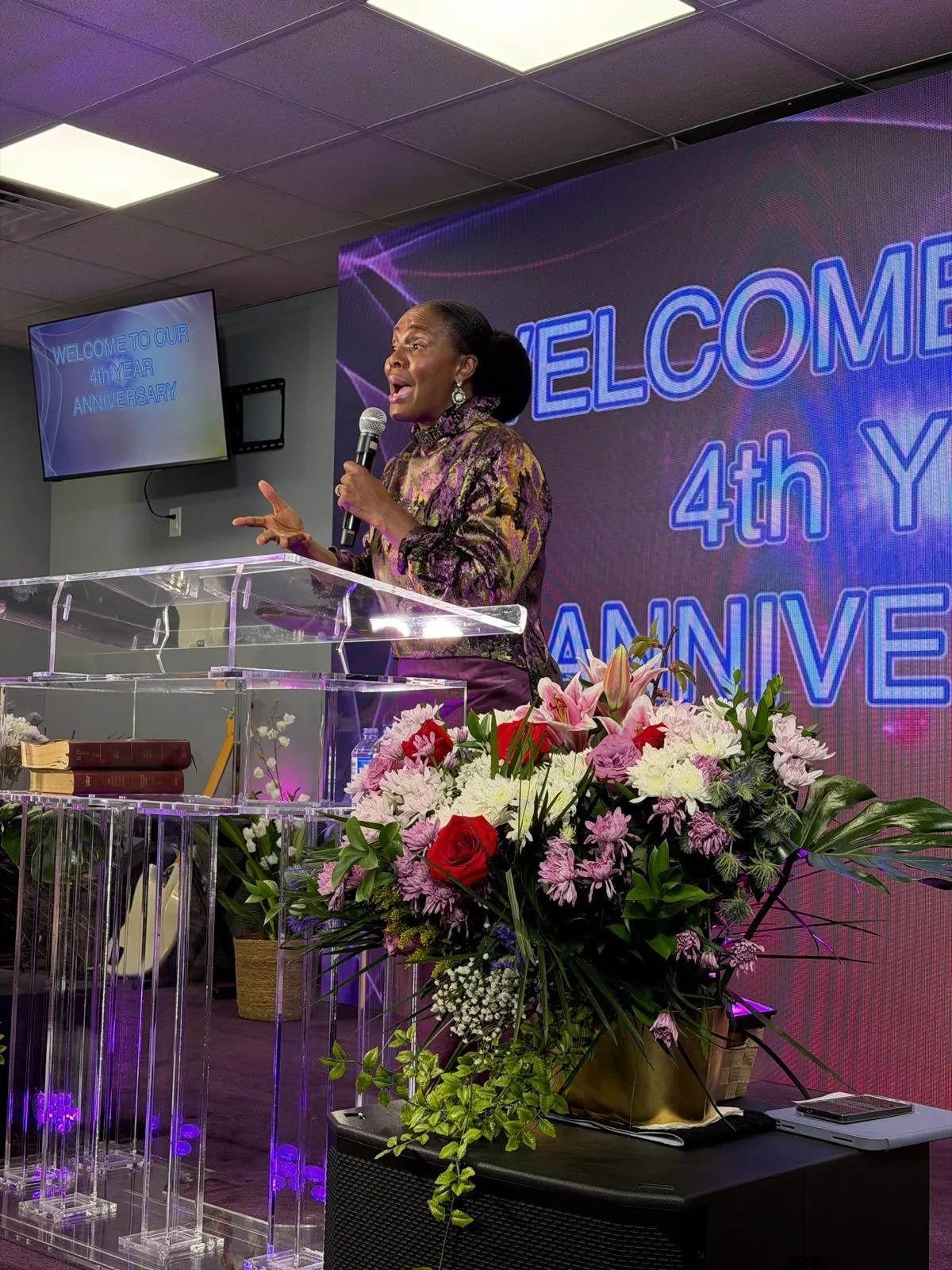 Pastor Dr. Judith Gayle preaching